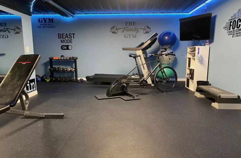 Basic home gym setup with adjustable dumbbells and bench for beginner workouts