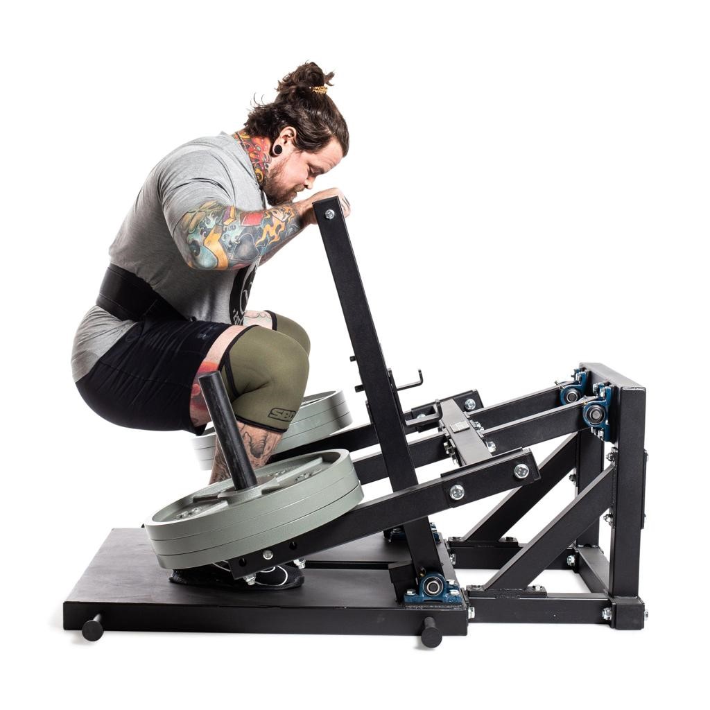 belt squat exercise targeting quads and glutes using belt squat machine